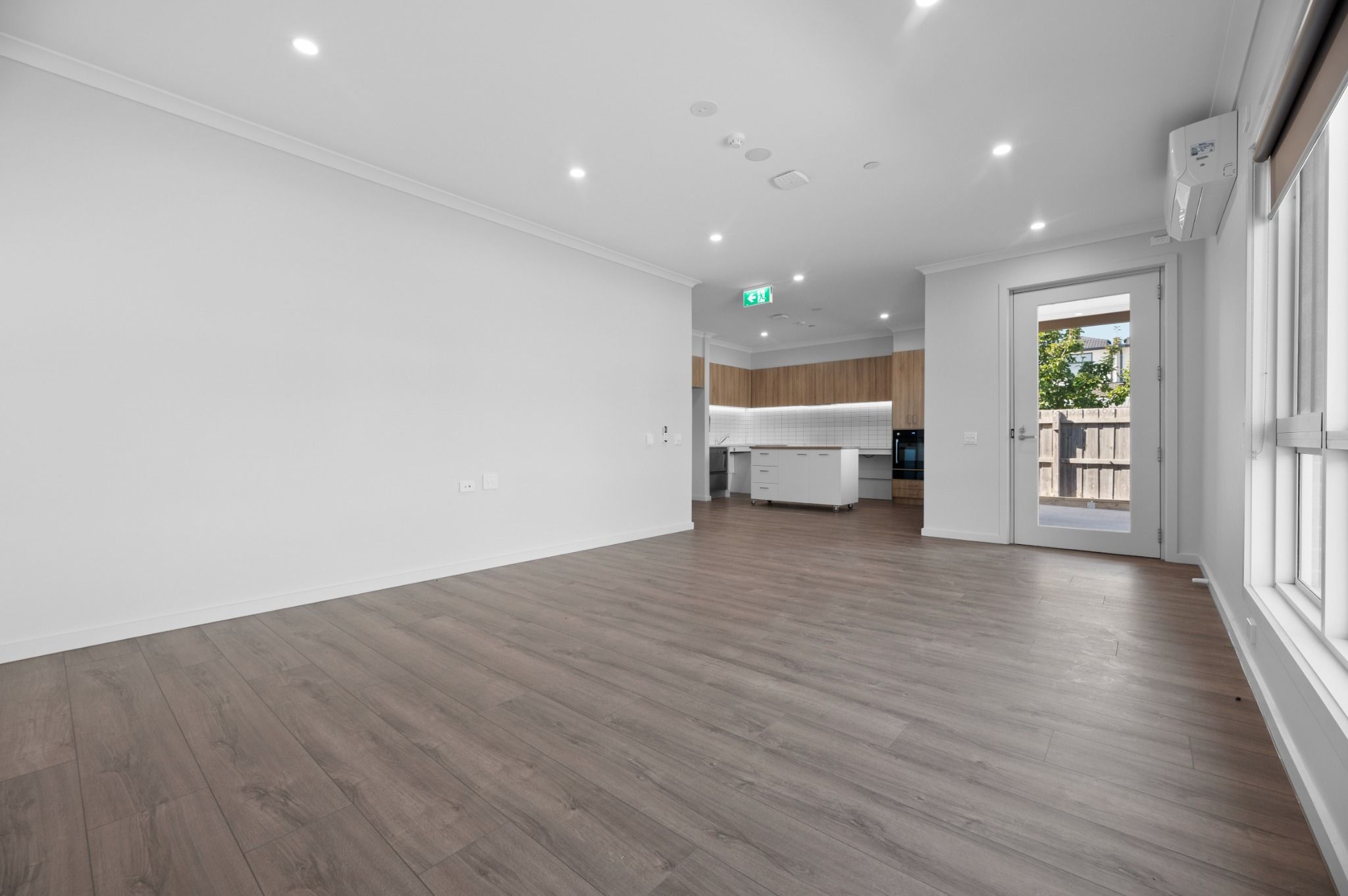 15 Lacebark St Doveton 005