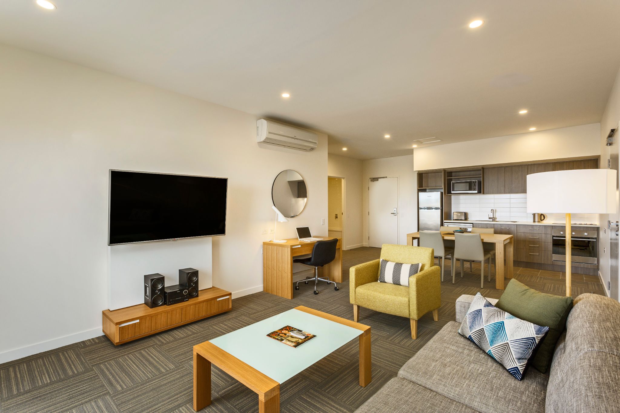 1 bed lounge kitchen