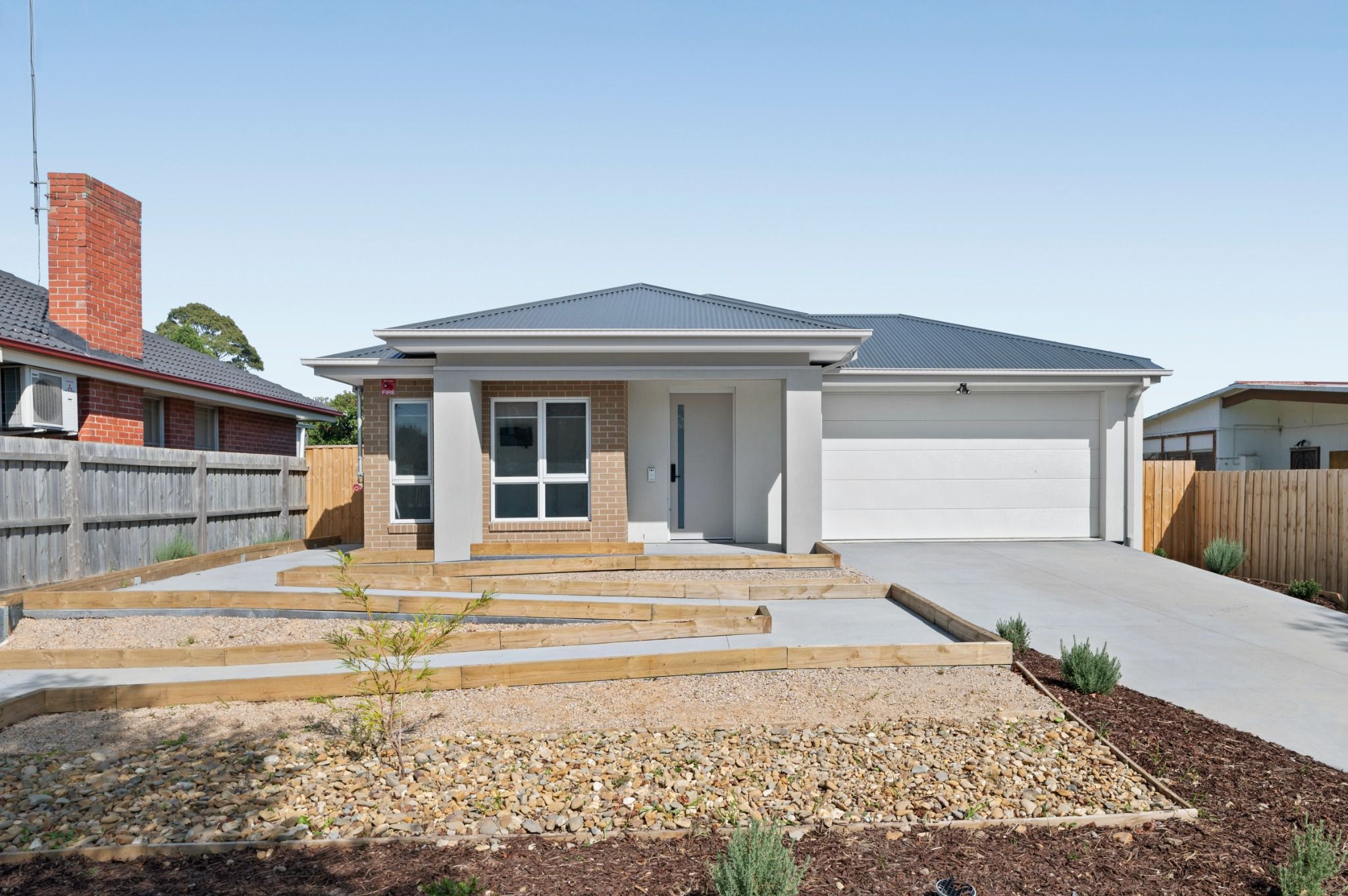 15 Lacebark St Doveton 001