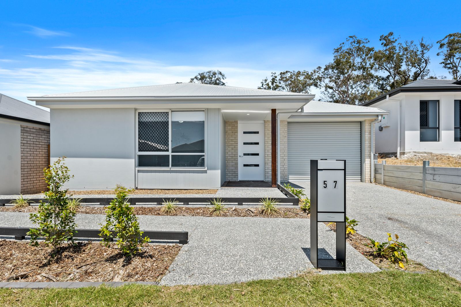 017 Open2view_ID839957-57_Dysart_Drive