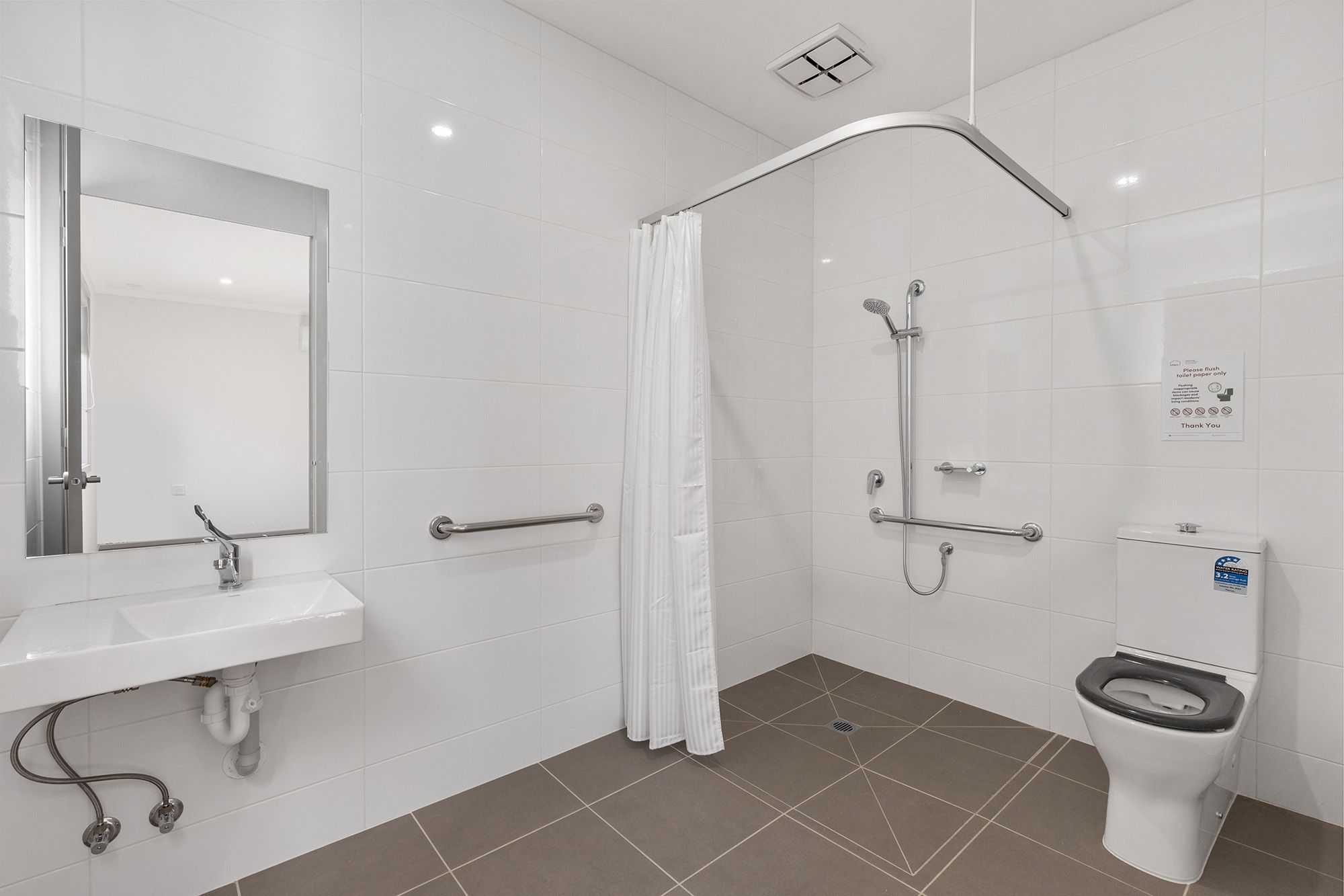 CedarTho   Ensuite 1 LR No Logo