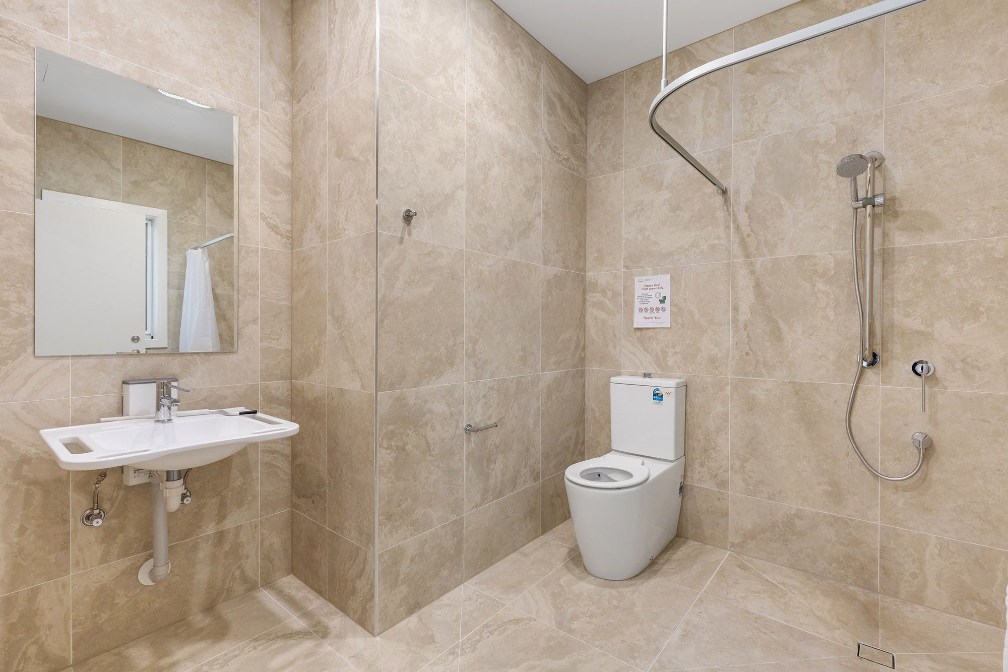 Victoria   Ensuite LR No Logo