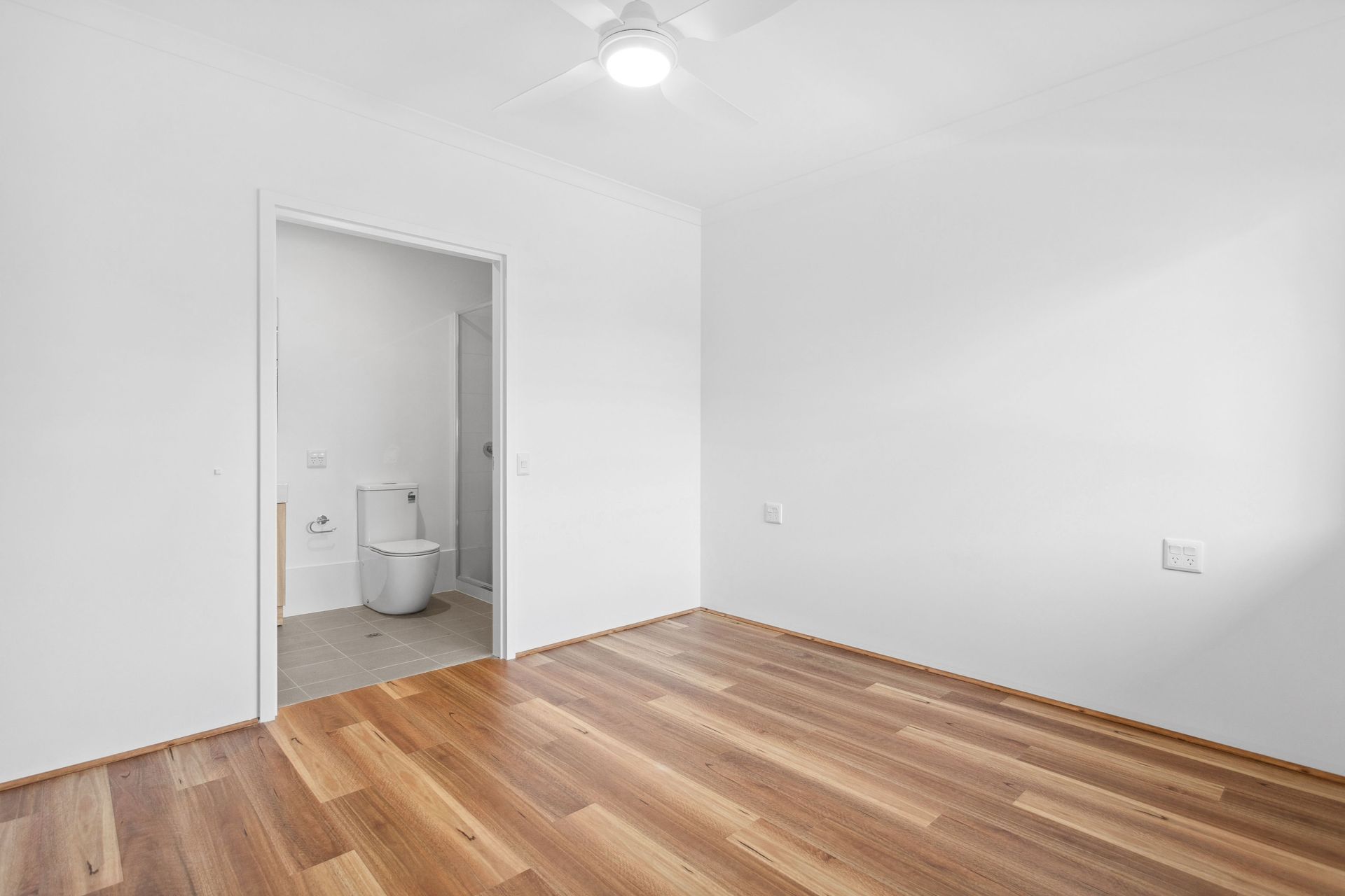 3 3 32 Orr St, Maddington 2