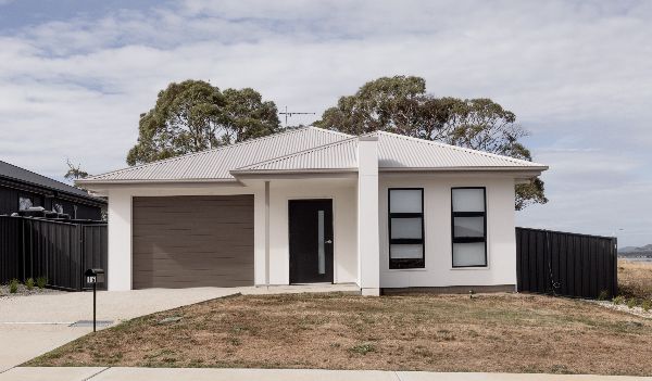 Front Hero Shot   16 (1)d