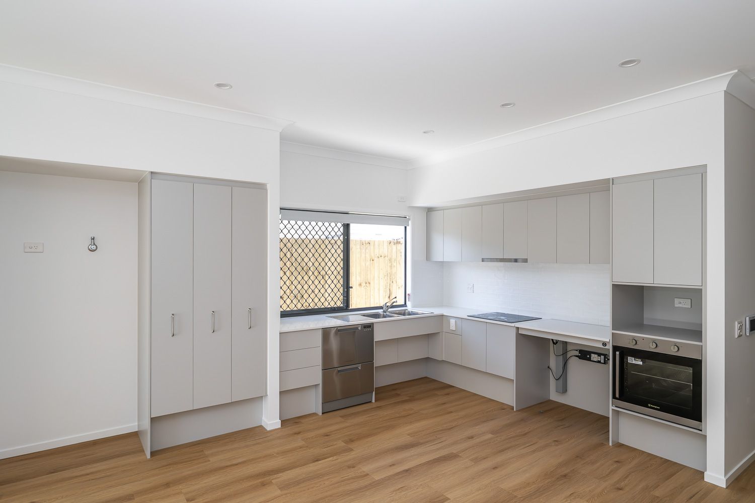 P198 Kitchen  2)