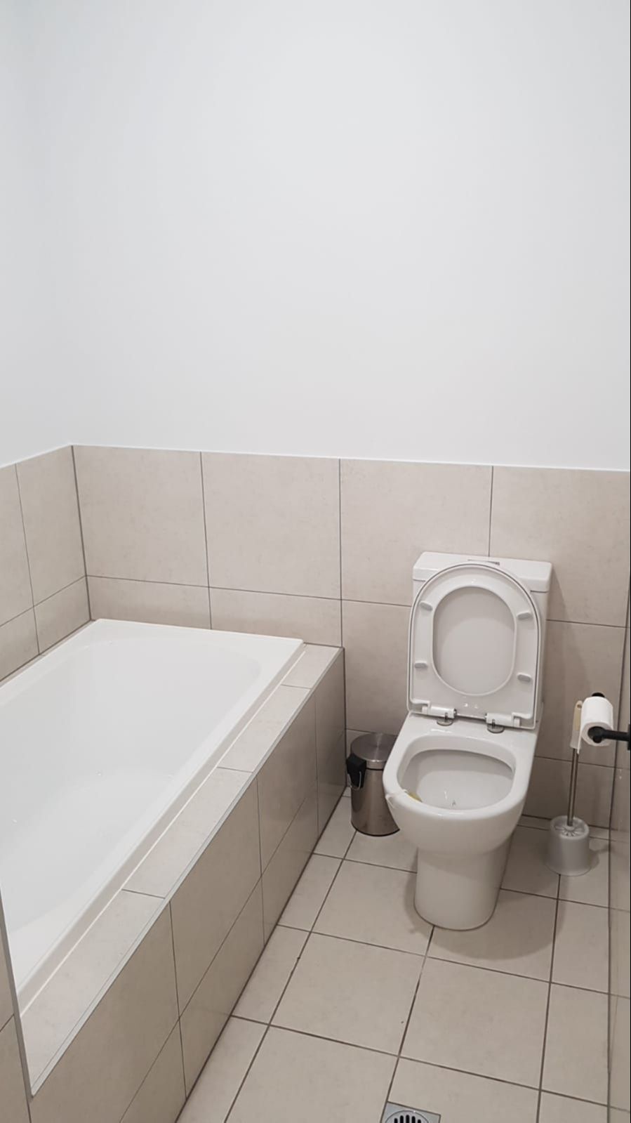 Shared bathroom 4