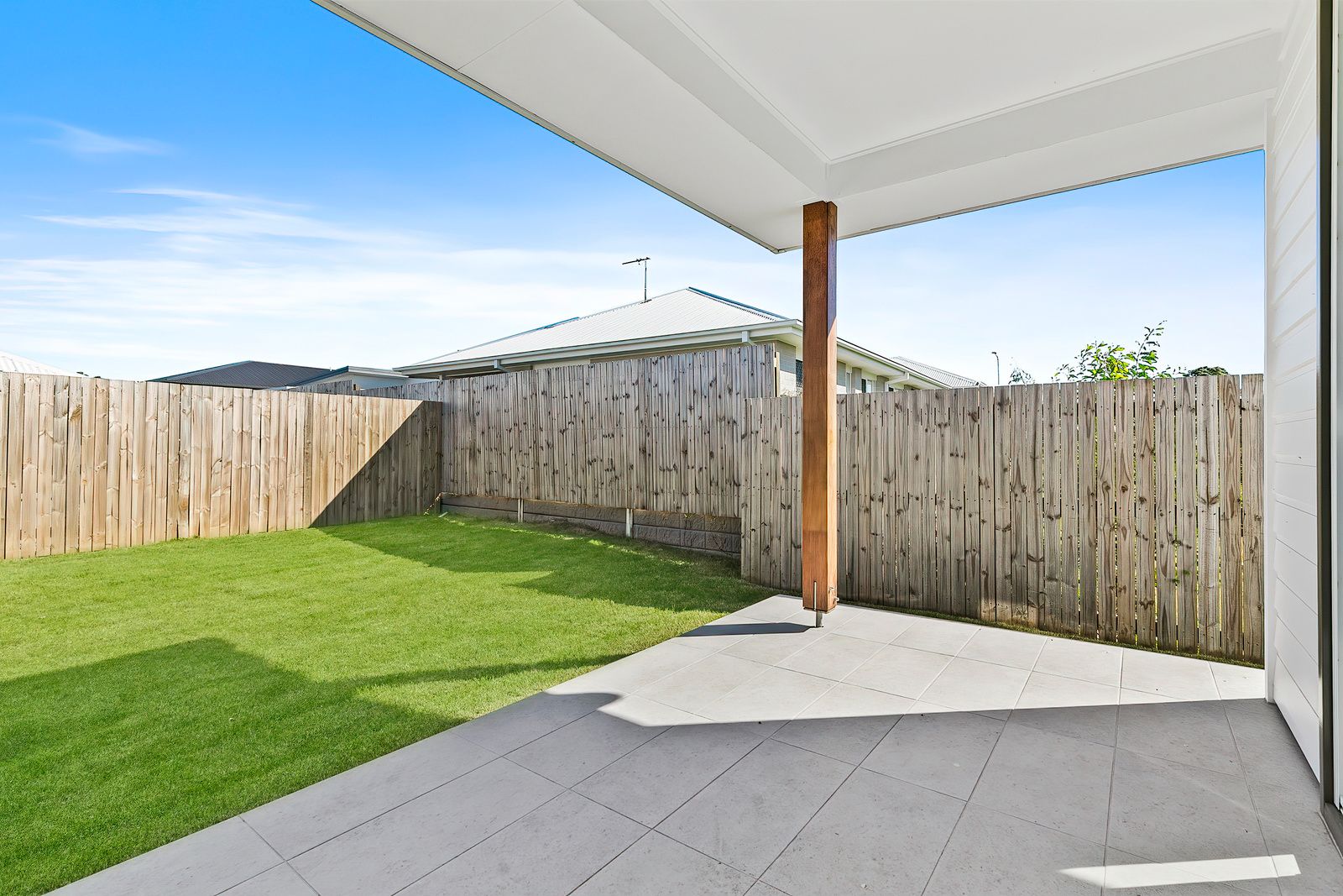 002 Open2view_ID953882-19_Ibis_Court