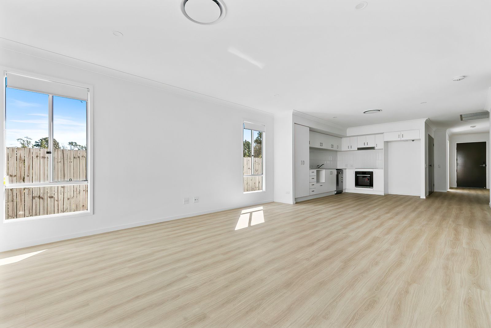 011 Open2view_ID953882-19_Ibis_Court