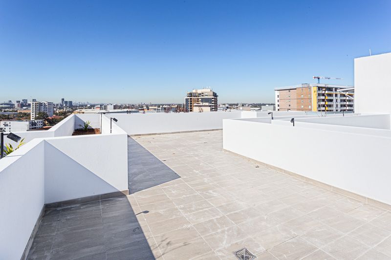 10022123 20277704_1P2325_9_1582256147