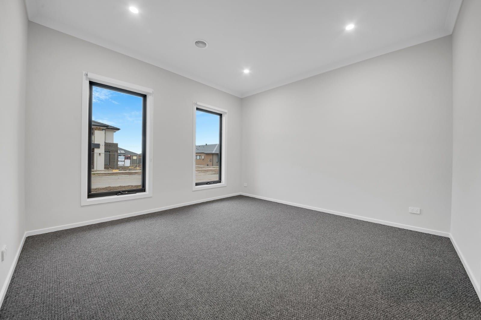 4  Master Bedroom