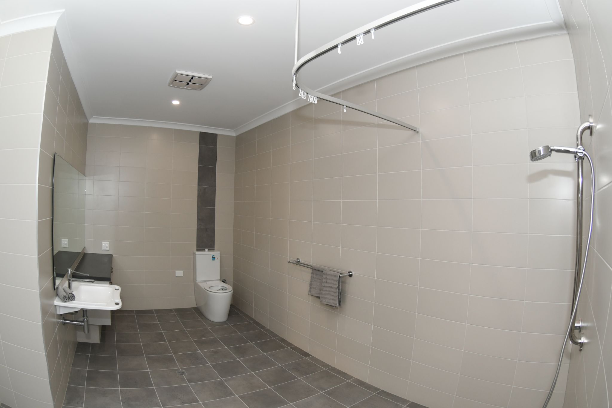 master suit 1 bathroom 1  4)