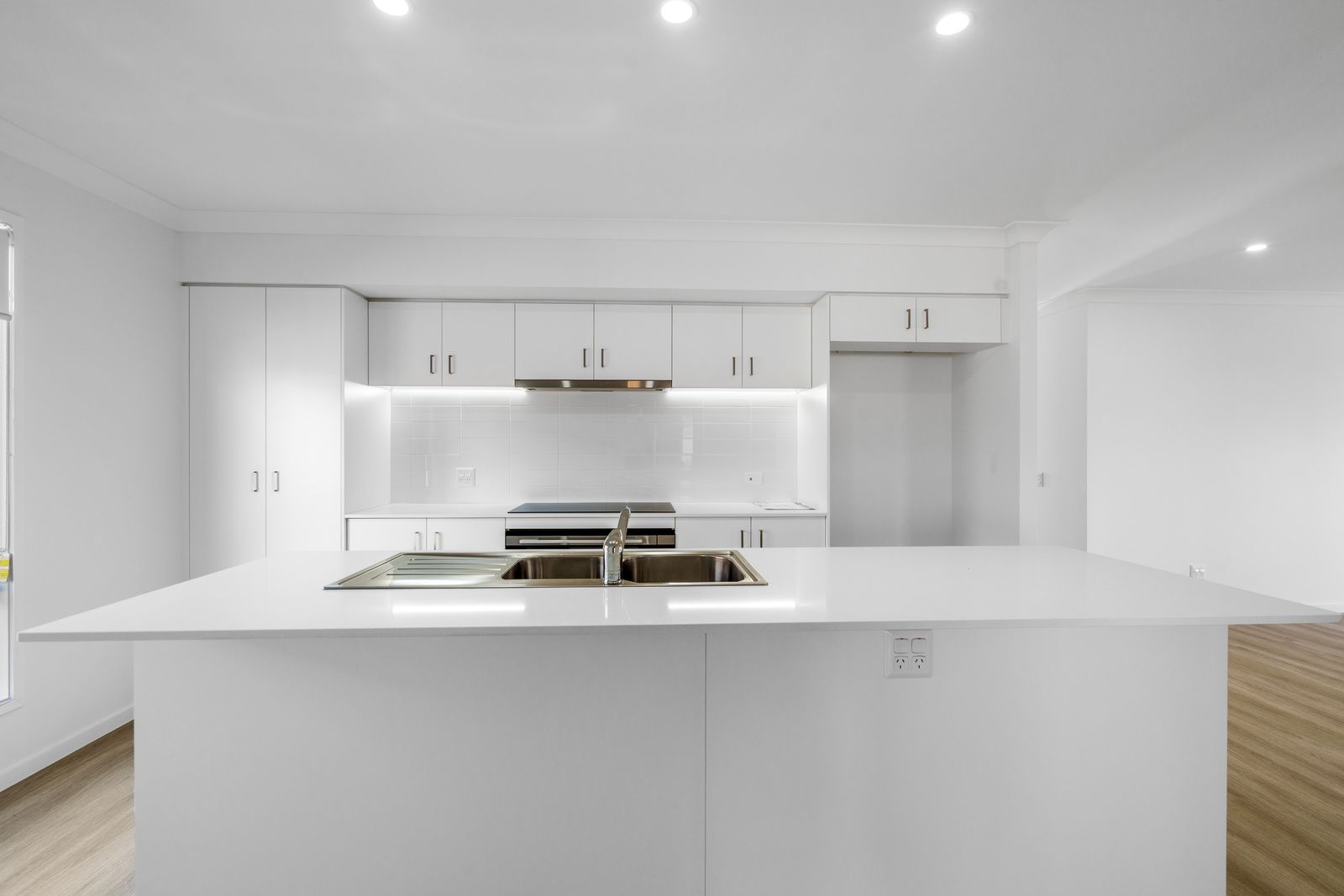 004 Open2view_ID971178-7_Paroo_Street__Plainland