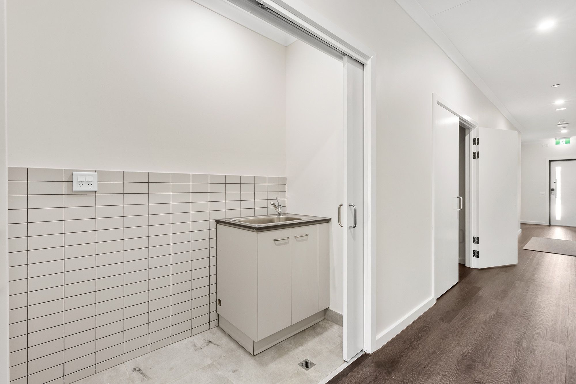 Waratah   European Laundry LR No Logo