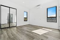 010 Open2view_ID1027455-20_Joseph_Street
