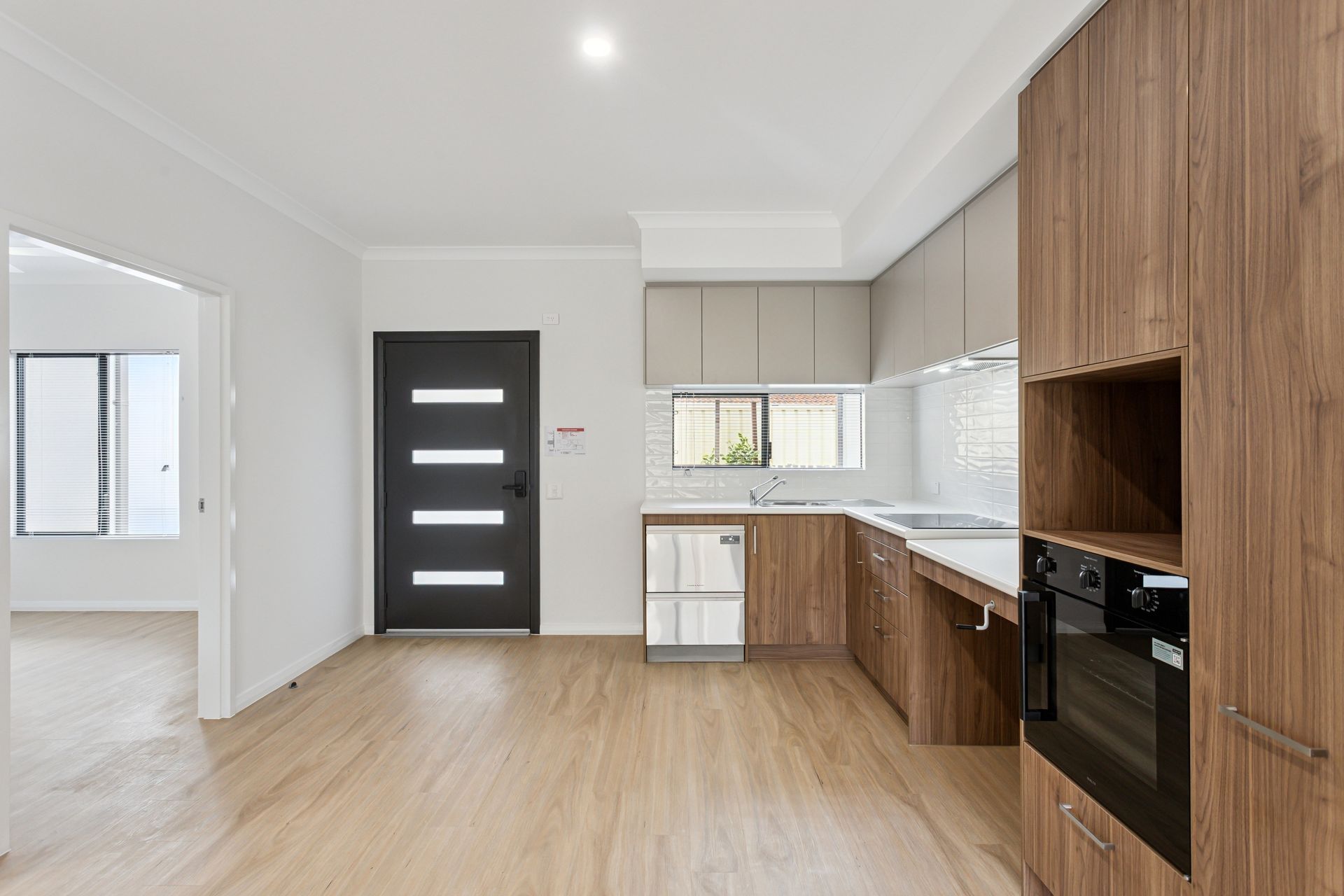 web 7 Henry St, Midland 27