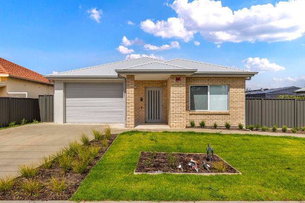 Seaton   Facade 2 LR No Logo