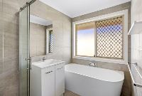 Montrose   Main Bathroom