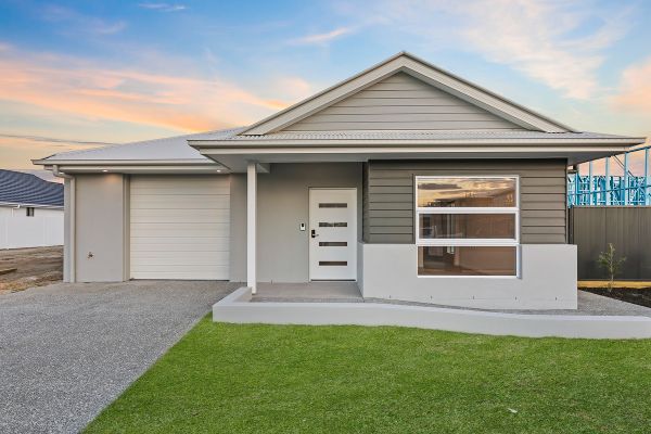 PROFESSIONAL PHOTO   LOW RES 1