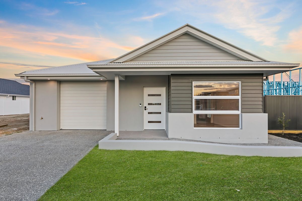 PROFESSIONAL PHOTO   LOW RES 1