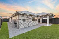 PROFESSIONAL PHOTO   LOW RES 4