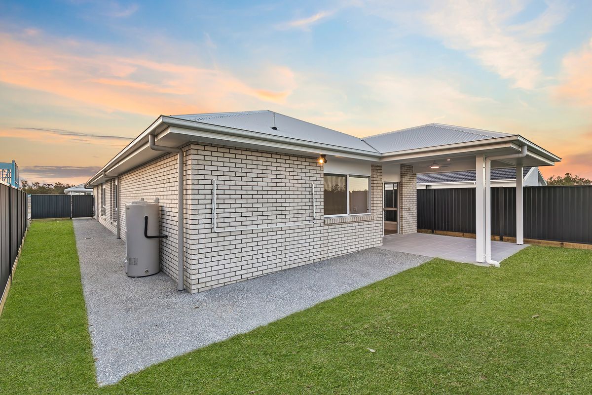 PROFESSIONAL PHOTO   LOW RES 4