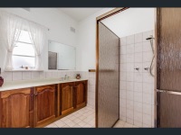 35 Ranelagh Street Glengowrie   Bathroom