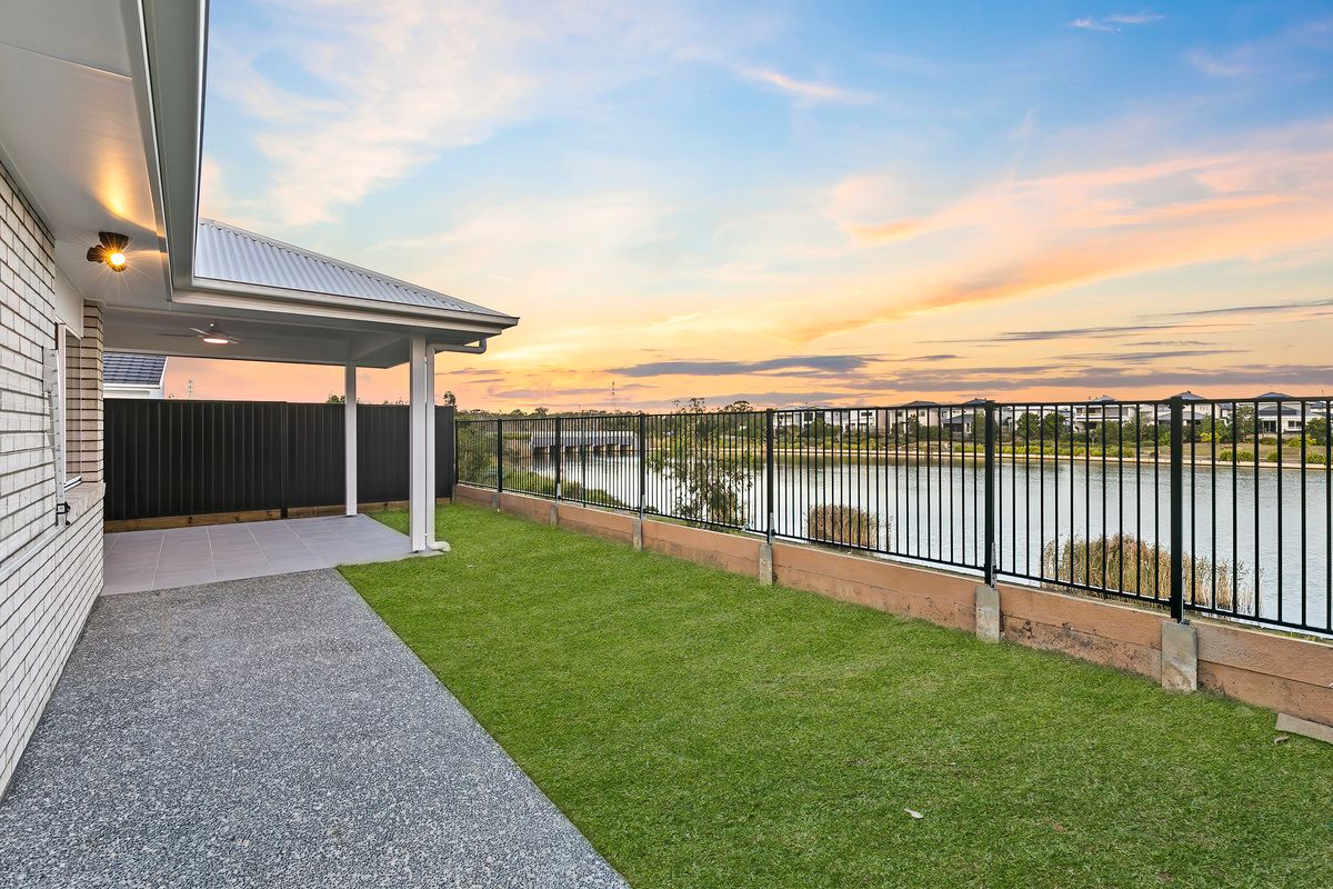 PROFESSIONAL PHOTO   LOW RES 5