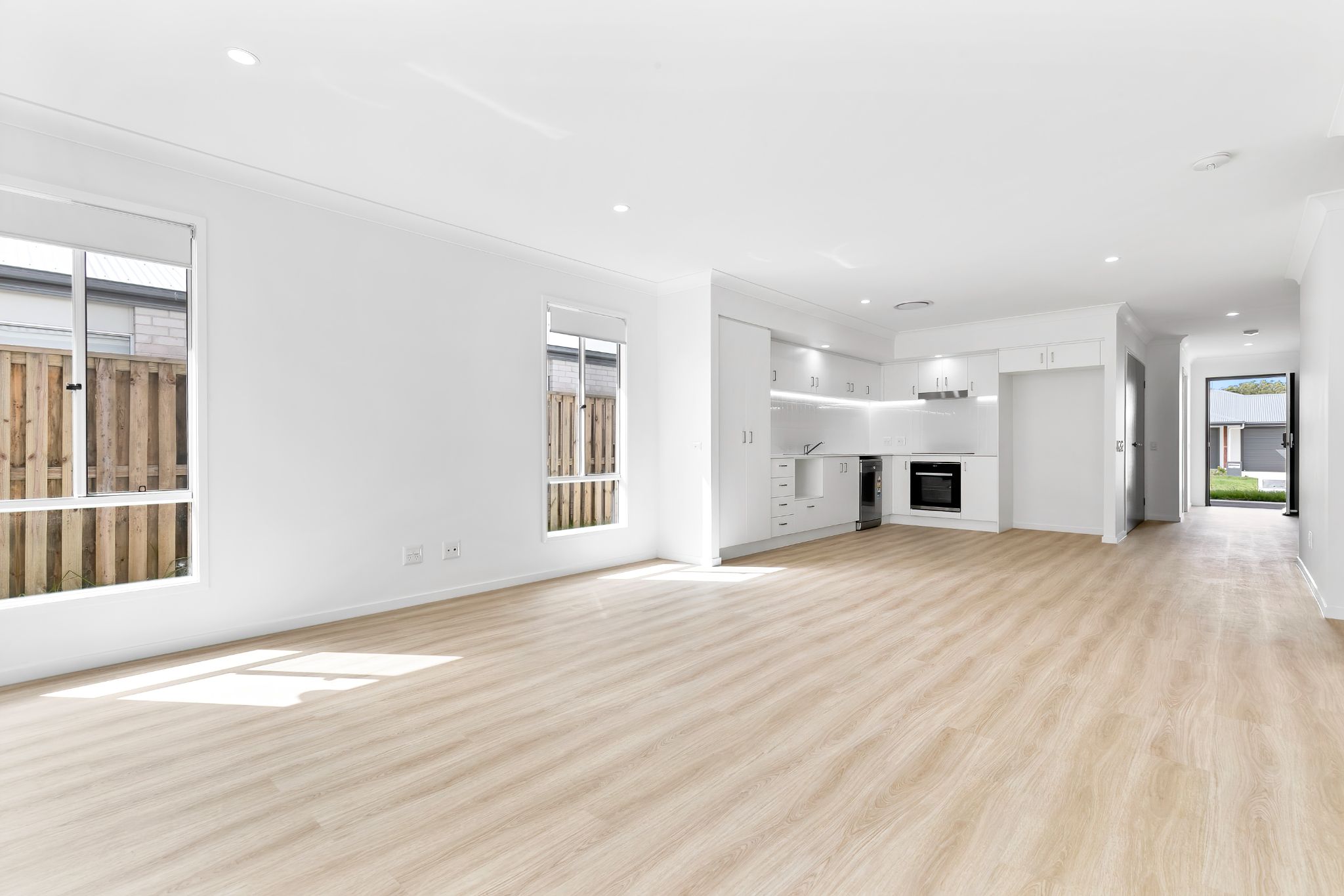 016 Open2view_ID924539-9_Charlotte_Crescent