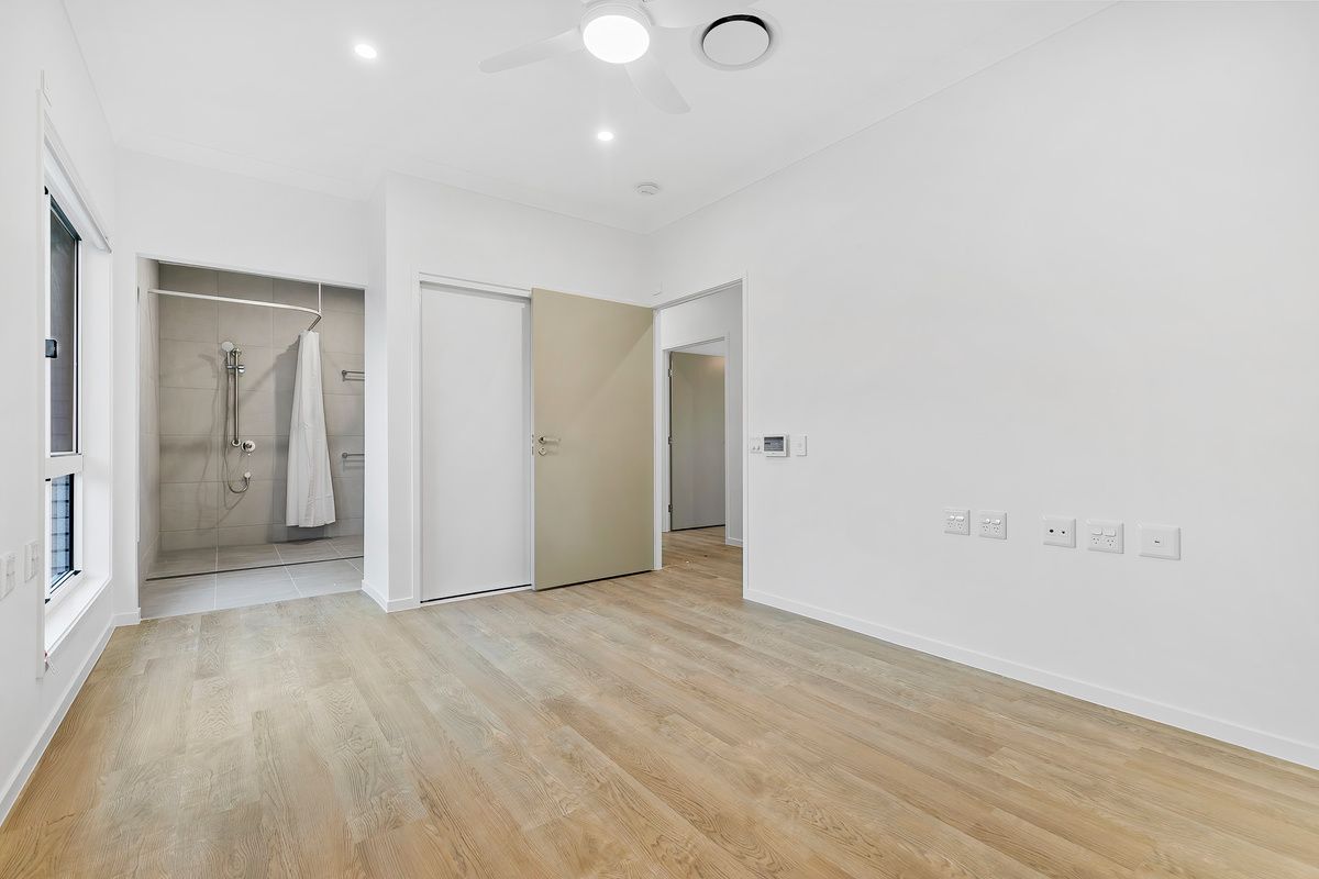 PROFESSIONAL PHOTO   LOW RES 9