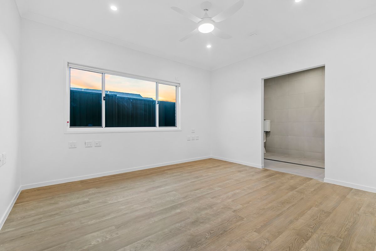 PROFESSIONAL PHOTO   LOW RES 12