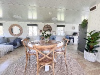 70484456 51ED-48BE-AEC6-C9D8B3FE3CBB