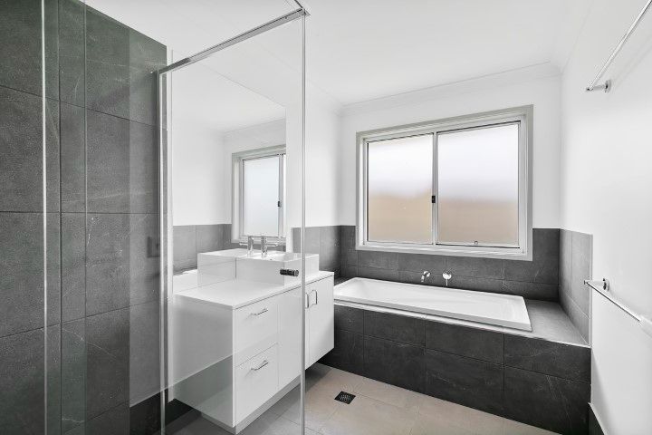 PROFESSIONAL PHOTO   LOW RES 12