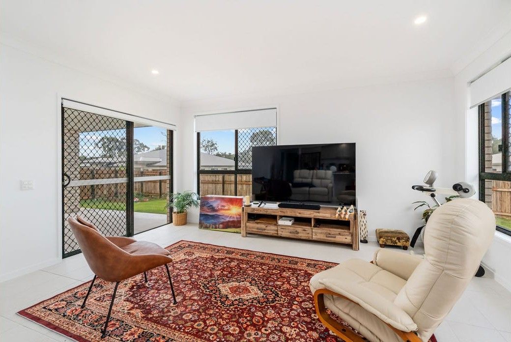 3   Bideford St 120a - Living