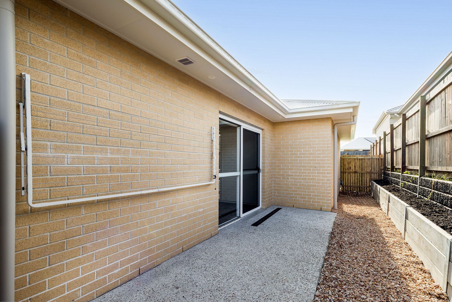 1 Halifax st Redland Bay Qld    2HPS + OOA House (23)