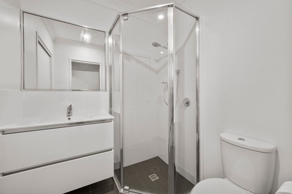 12   Gotham Loop 19 - Bathroom