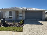 1   Oakbank Crct 22 - Front