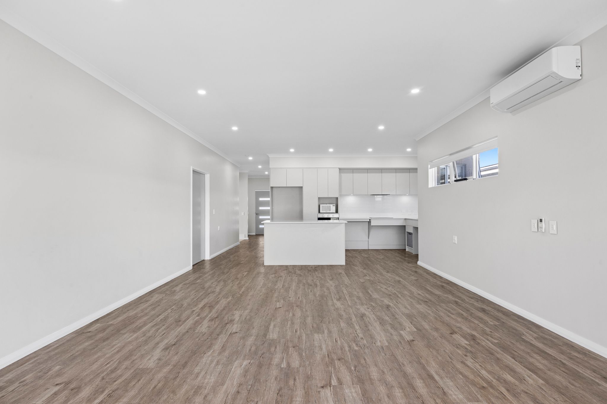 Dalyellup 10 living   kitchen