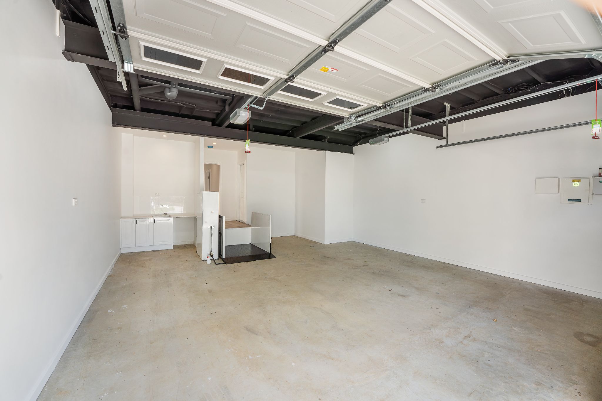 Garage with Lift
