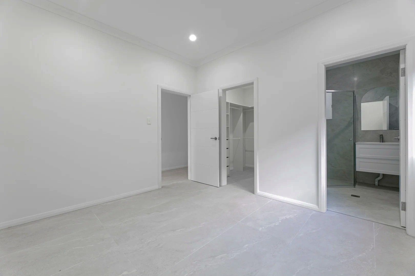 04 main-bedroom-ensuite