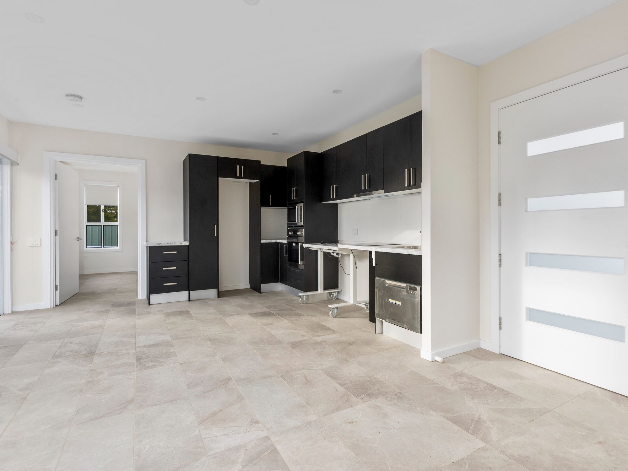 010 Open2view_ID892340-70_Doncaster_Avenue