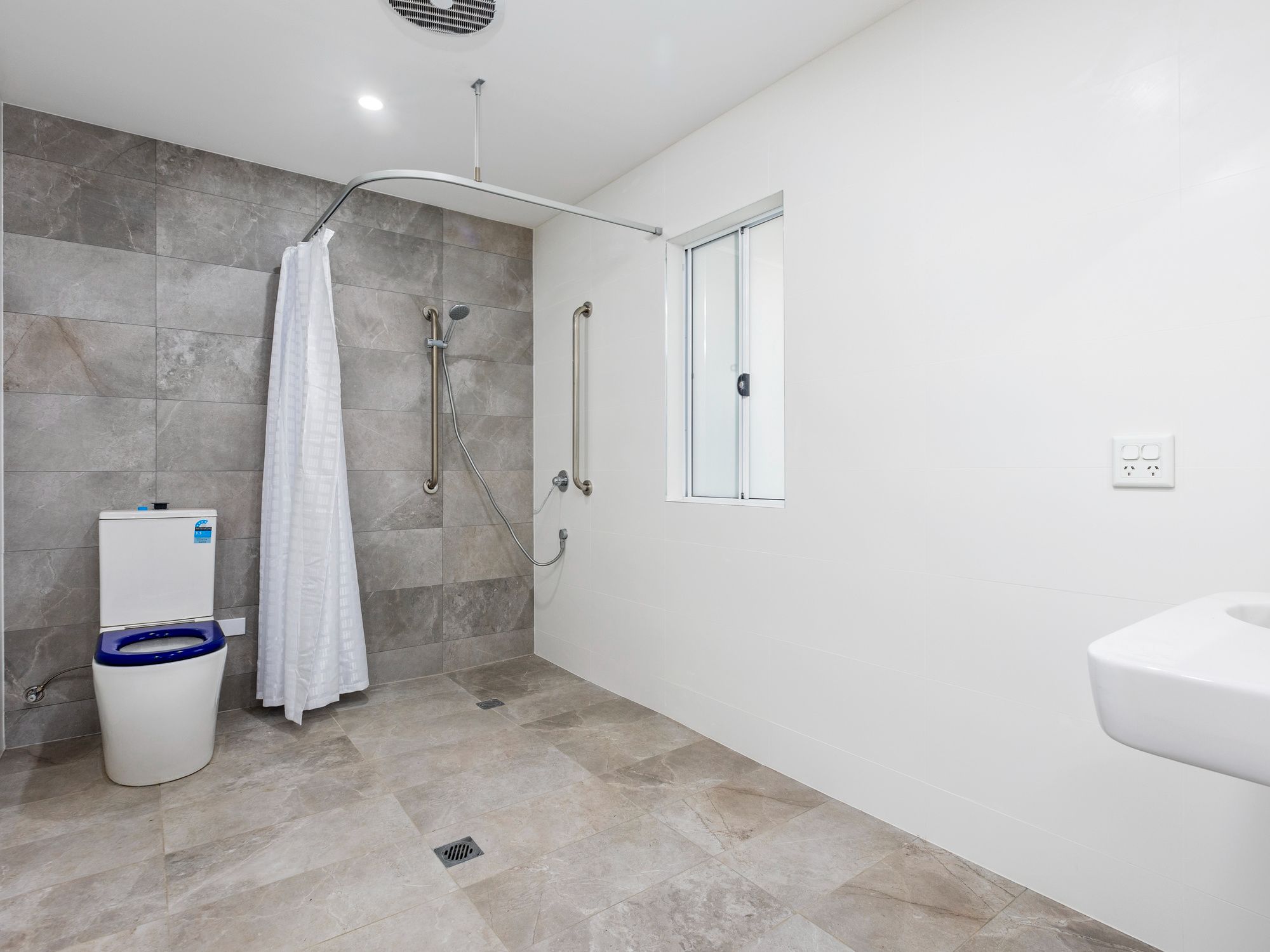 006 Open2view_ID892340-70_Doncaster_Avenue