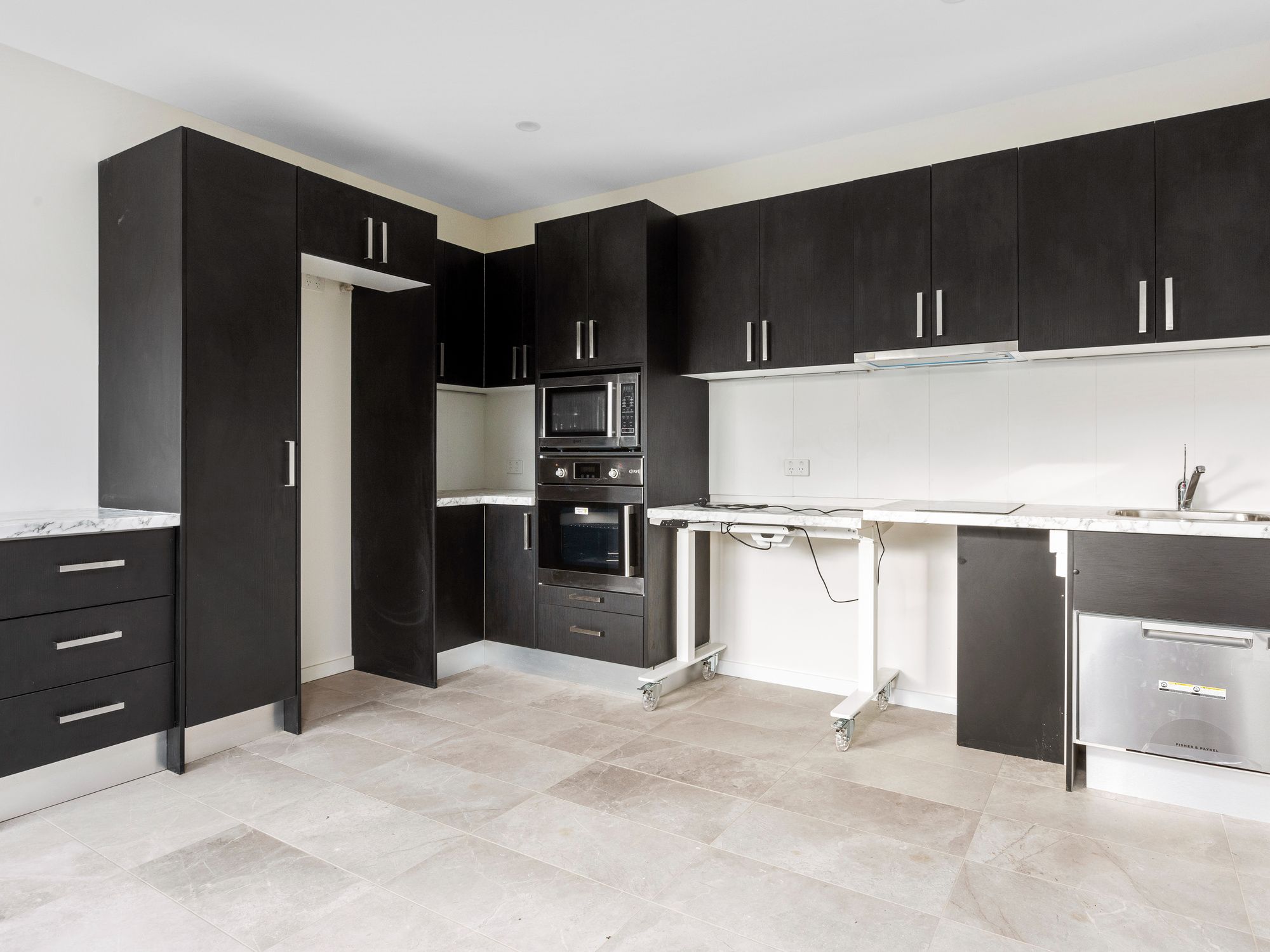 011 Open2view_ID892340-70_Doncaster_Avenue