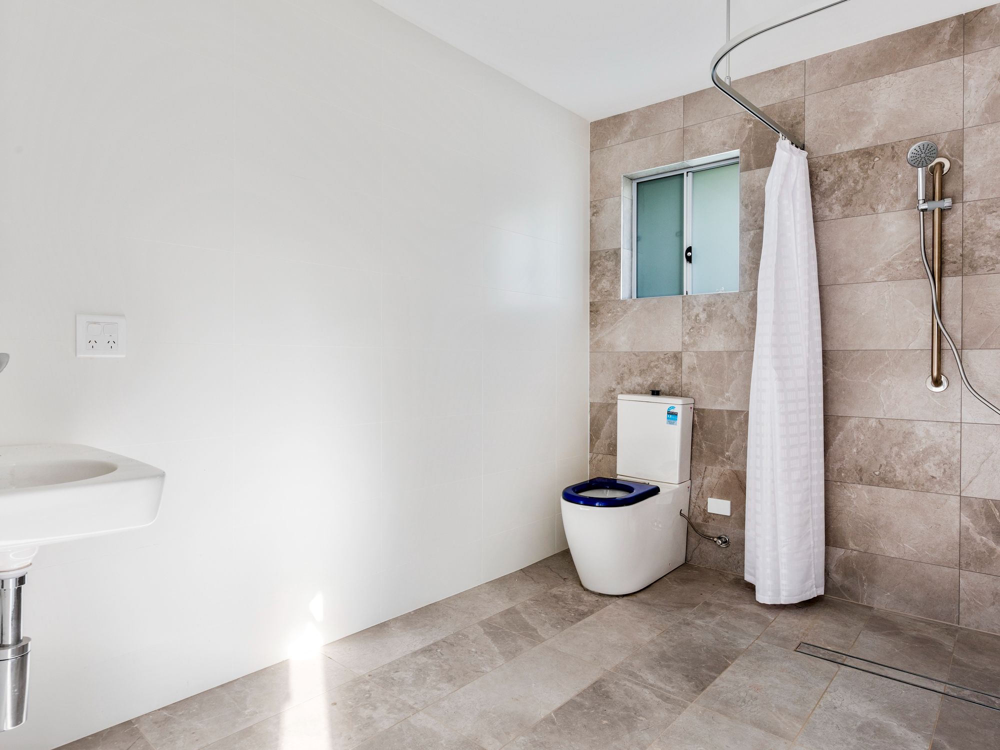 014 Open2view_ID892340-70_Doncaster_Avenue