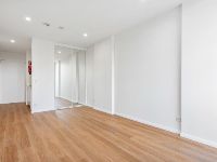 014 Open2view_ID733900-2_81_Bridge_Street