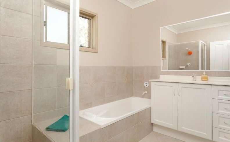 Grandview Bathroom 2