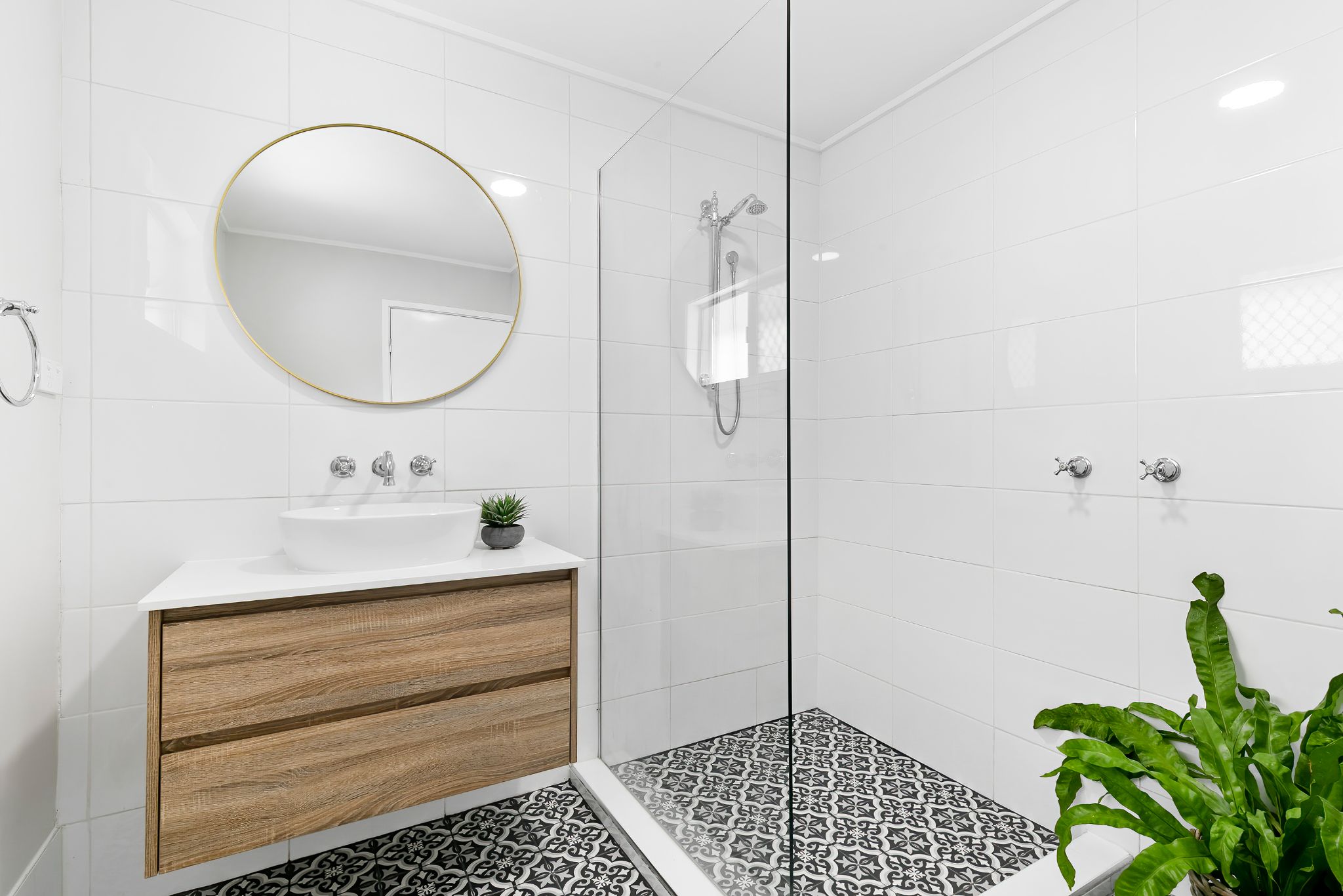 008 Open2view_ID924539-9_Charlotte_Crescent