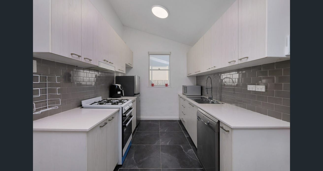 94 High Street 3 Kitchen