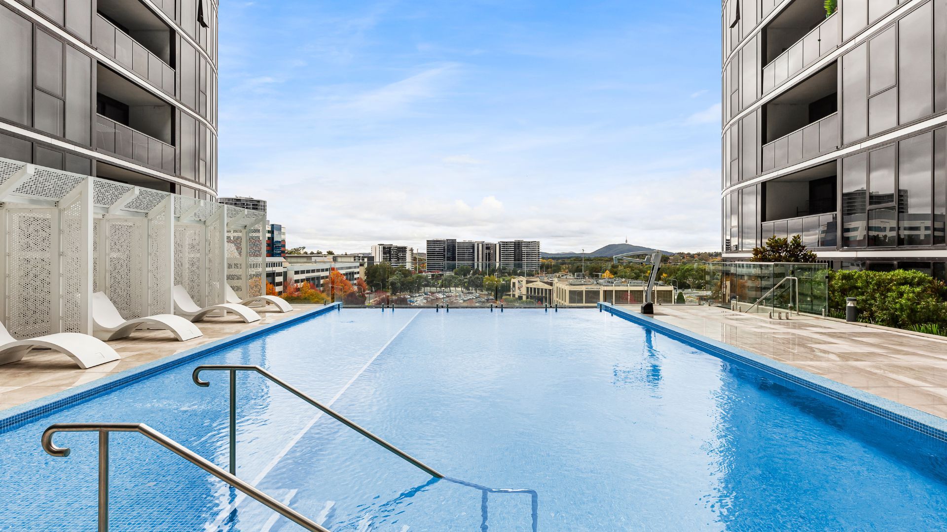 grand central_towers_pool_1