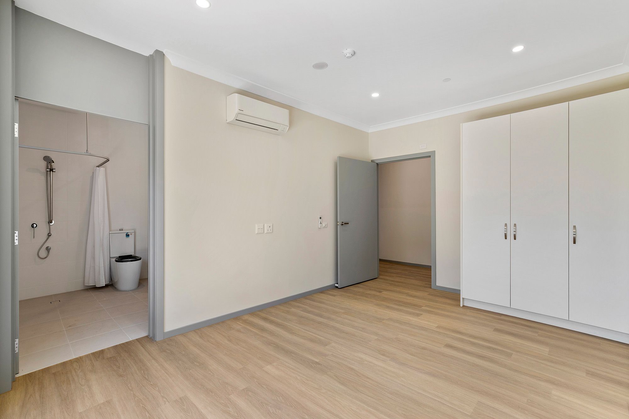 Bedroom into Ensuite LR No Logo