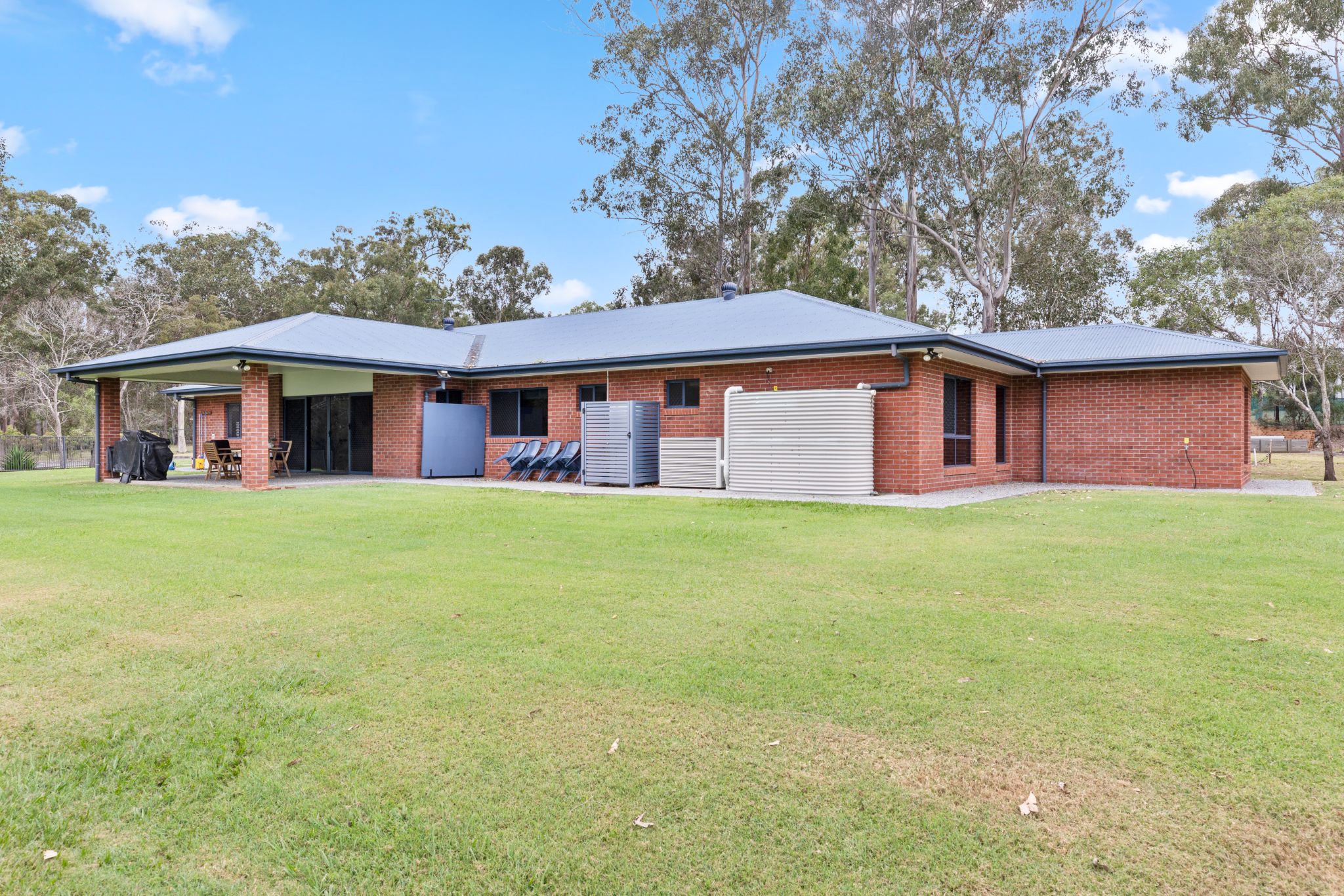 010 Open2view_ID786242-Outside